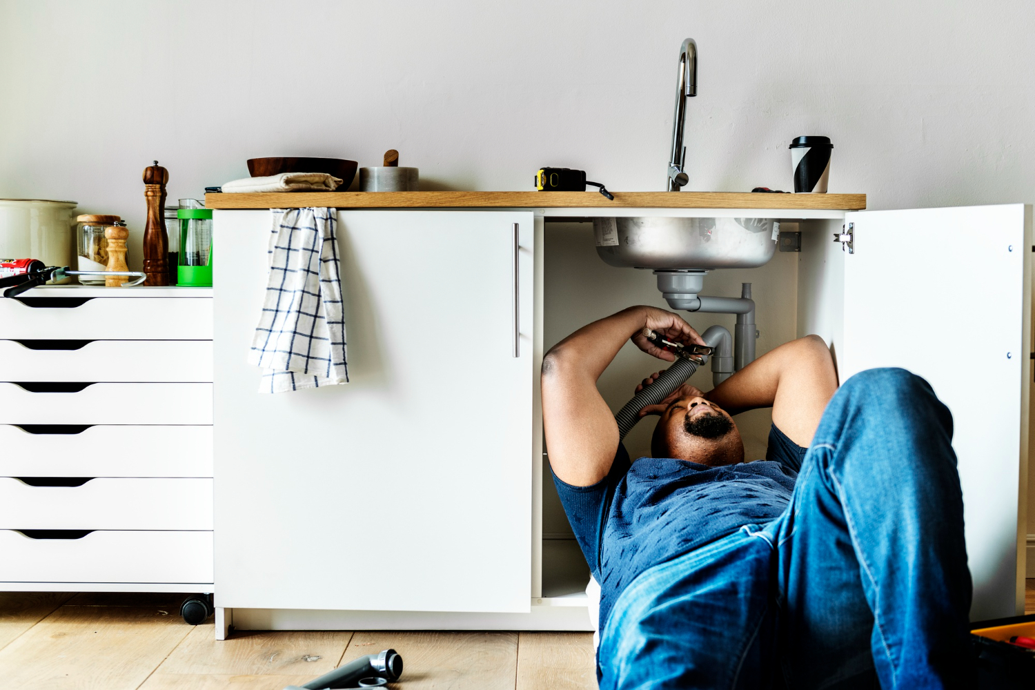 Alta Property Services emergency plumber arriving at a Des Plaines IL property