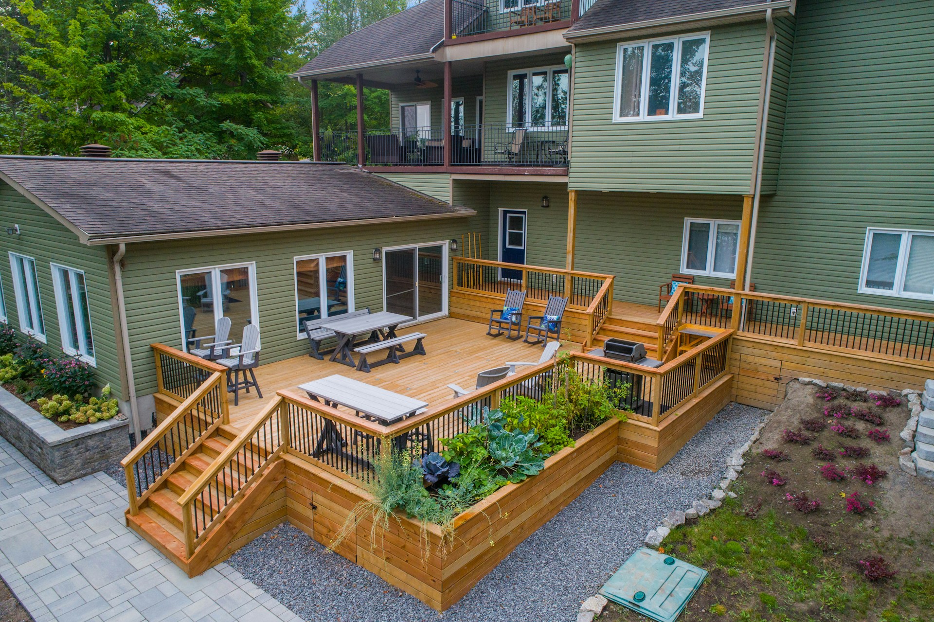 High-quality deck construction and outdoor living space